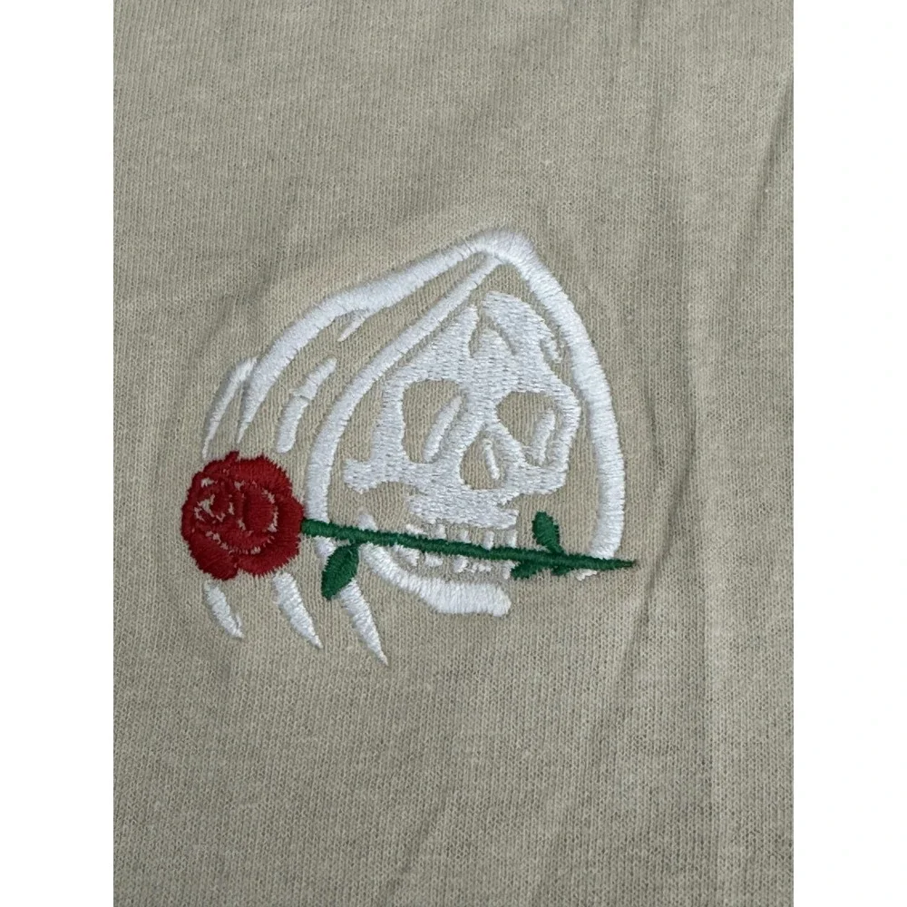 Gildan Shirt Mens Medium Beige Skull Rose Embroidered Heavy Cotton Graphic Tee